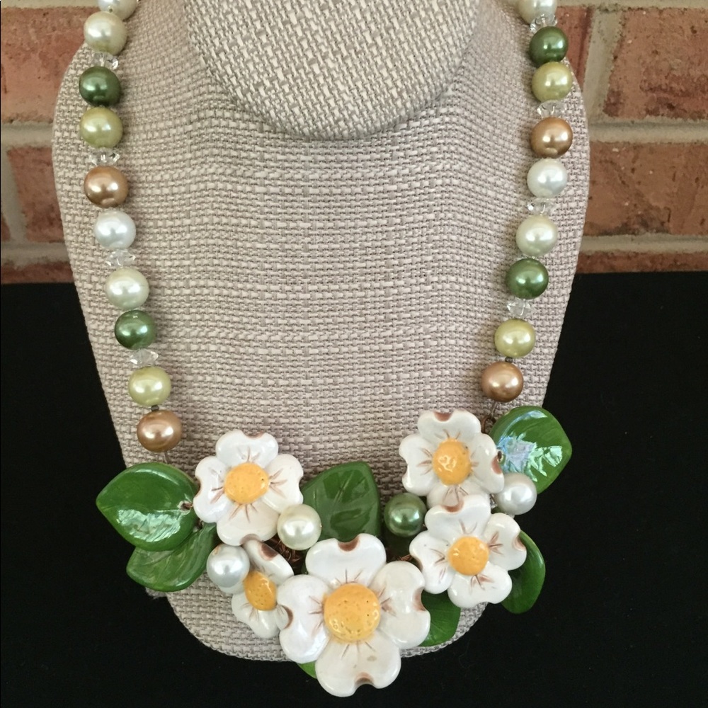 Beautiful ceramic and faux pearl necklace